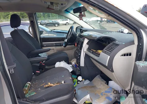 2010 Dodge Grand Caravan Sxt z USA, uszkodzony, nr VIN 2D4RN5D12AR154955